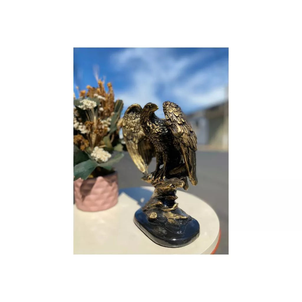 Águia Escultural para Decoração