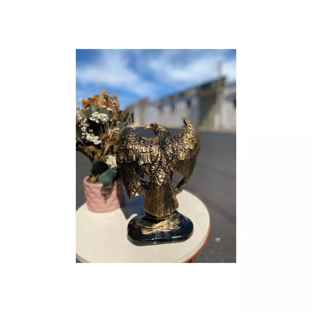 Águia Escultural para Decoração